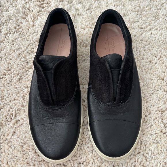 Ecco Black Slip On Comfort Sneakers Size 10 - Picture 1 of 7